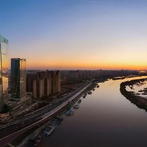 The Ritz-carlton,